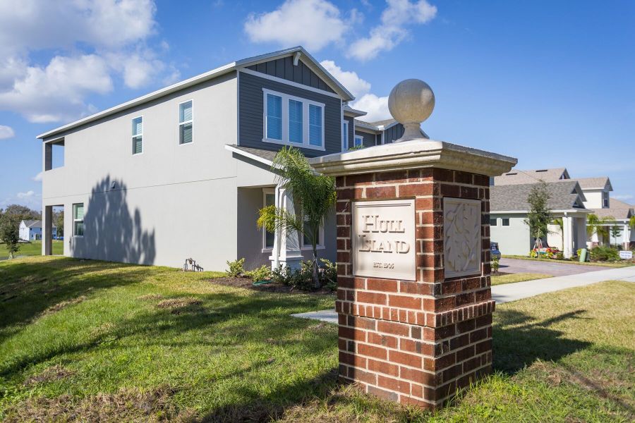 Image 31 of the Hull Island at Oakland community in Oakland, FL.