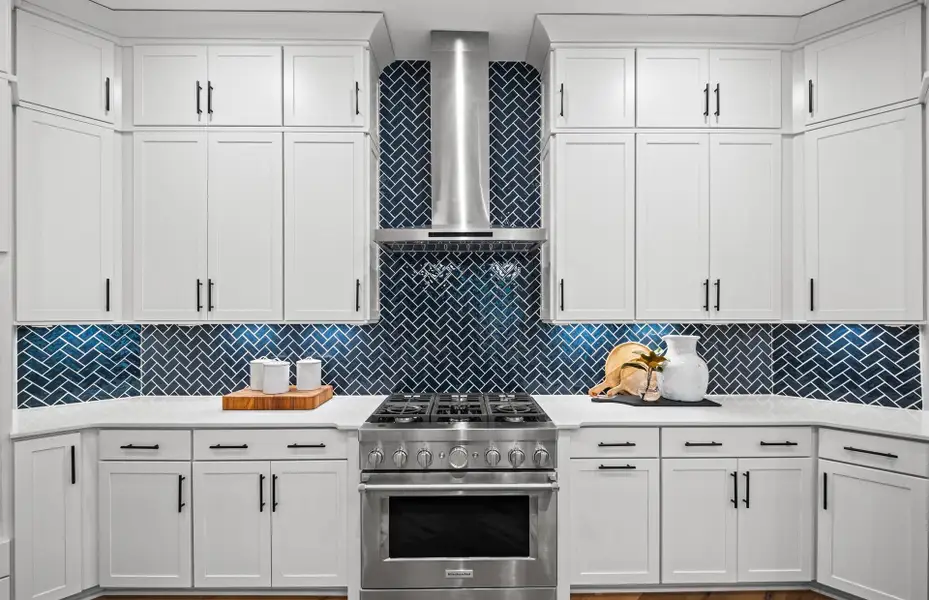 Kitchen with Plenty Storage Kitchen with Plenty Storage