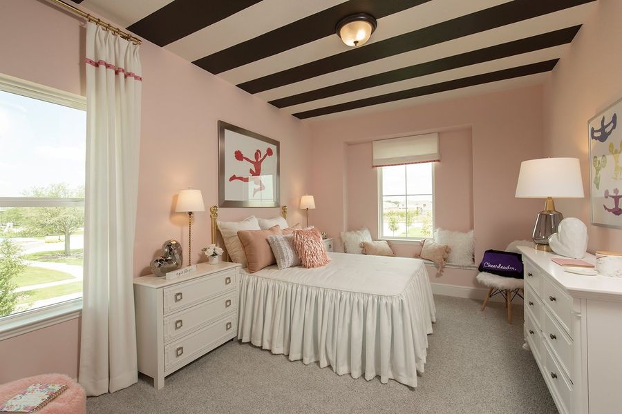 Furnished interior in a model home at Candela 70'  in Richmond (Image 16).