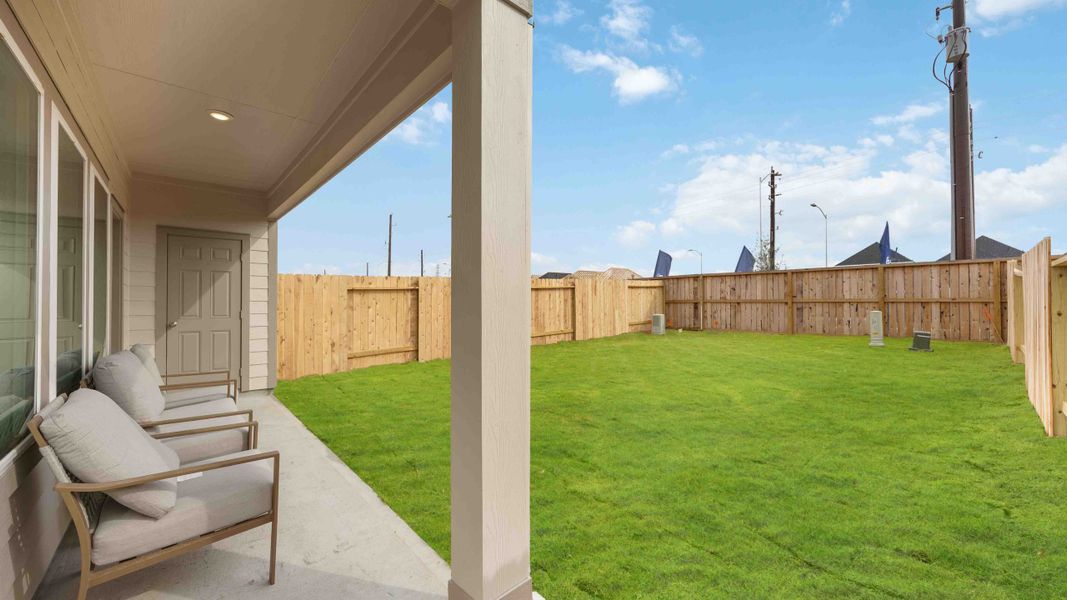 Exterior details of a home in Grand West, Houston (Image 5).