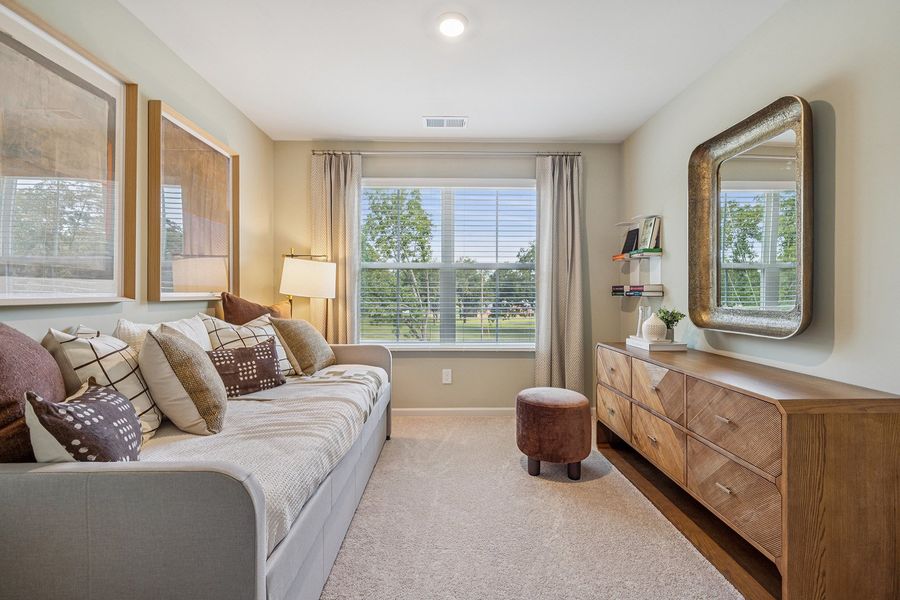 Cannalily | Secondary Bedroom