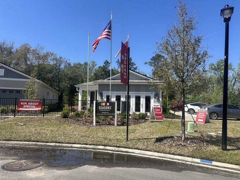 A charming sales center in Seasons at Marietta Cove by Richmond American Homes, featuring landscaped grounds in Jacksonville, FL.