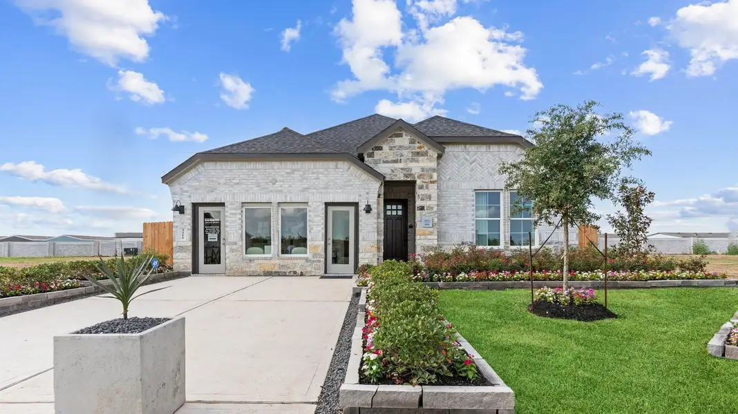 Front exterior of a home in the Alexander community, located in Pearland, TX (Image 10).