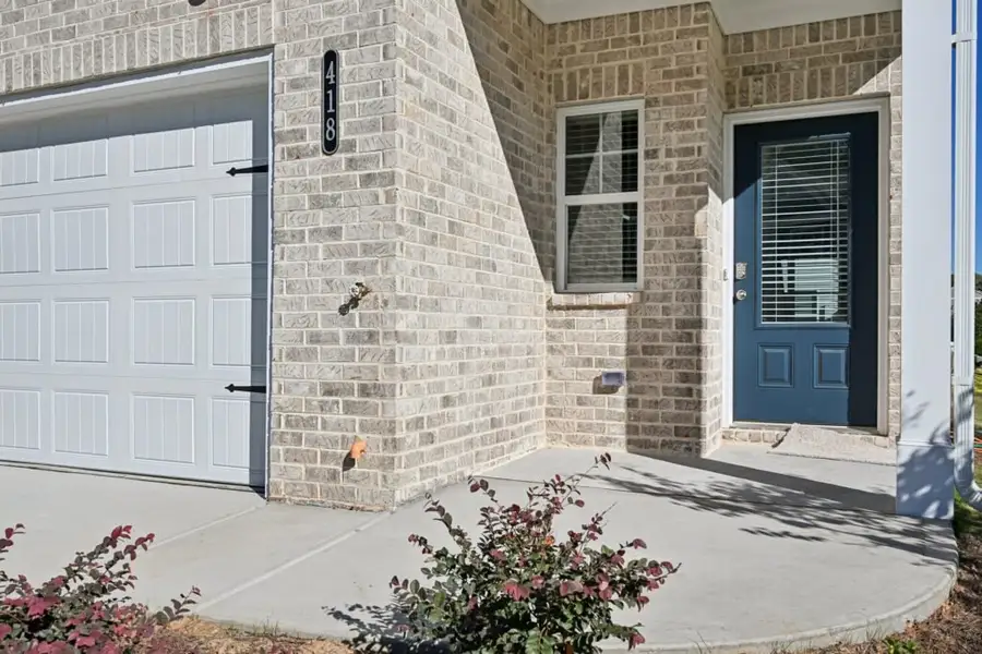 Exterior details of a home in Chastain Heights, Woodstock (Image 5).