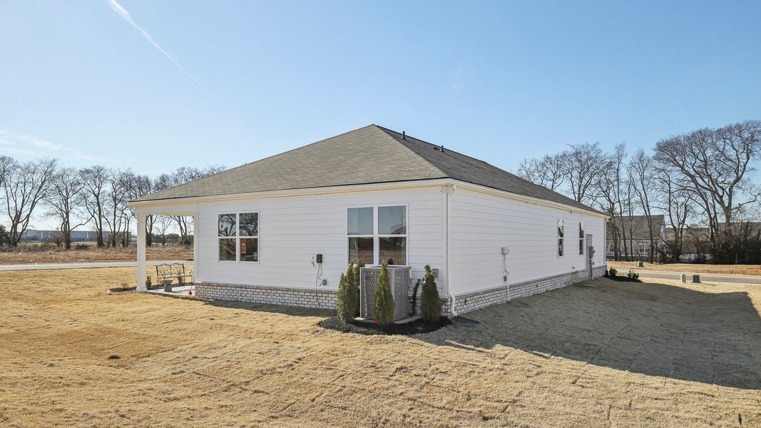 Exterior details of a home in CDJ Farms, Portland (Image 12).