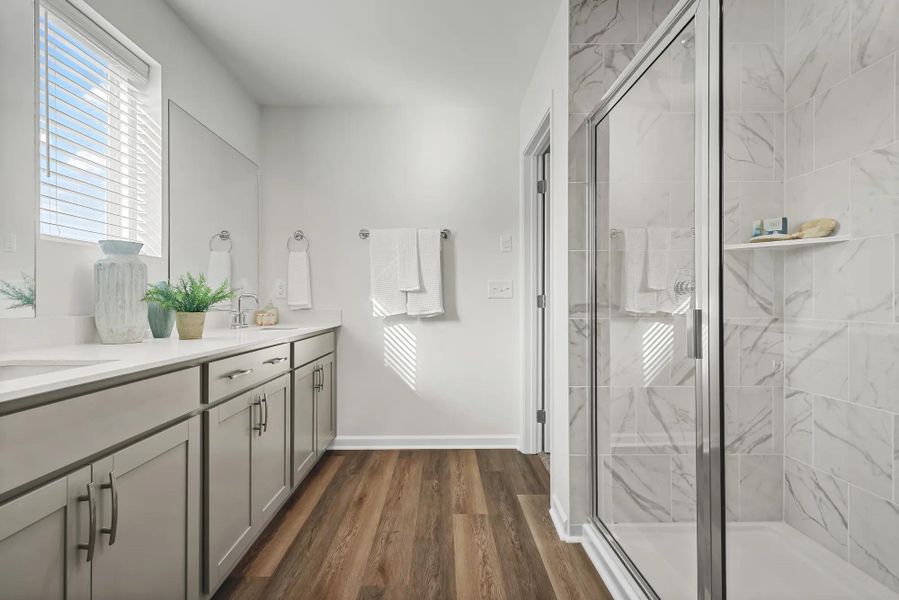 Beverly Primary Bathroom