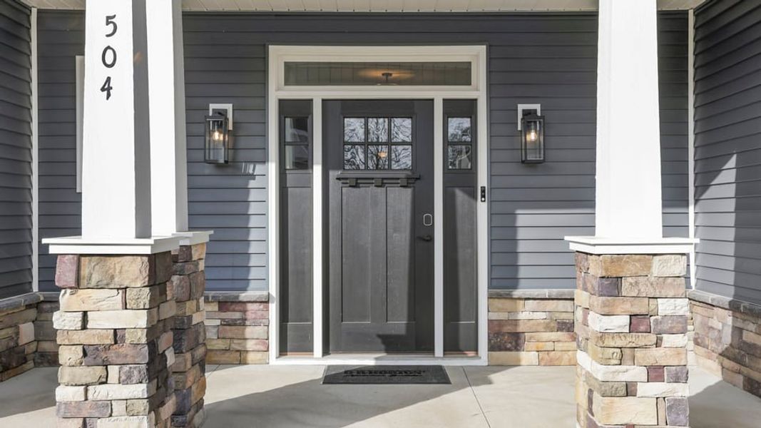 Exterior details of a home in Shadowood, Seneca (Image 6).