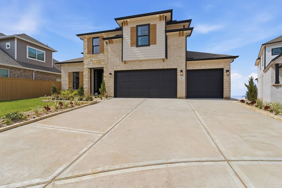 Front exterior of a home in the Grand Magnolia community, located in Waller, TX (Image 2).