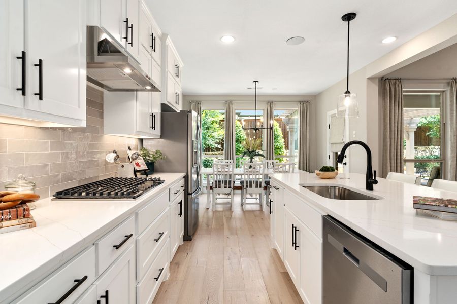 Plan 1685 Kitchen/Casual Dining Representative Photo by American Legend Homes