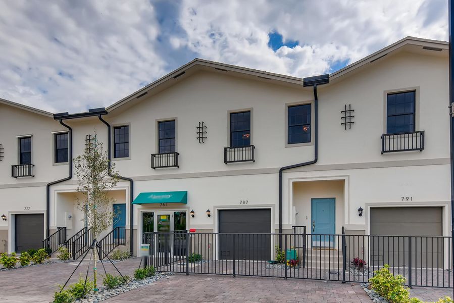 Image 33 of the Regal Palm Square community in Florida City, FL.