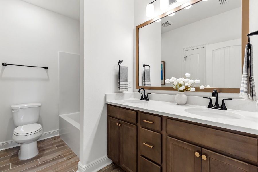 Natureview Community - Freeport Florida - Comstock III G - Hall Bath