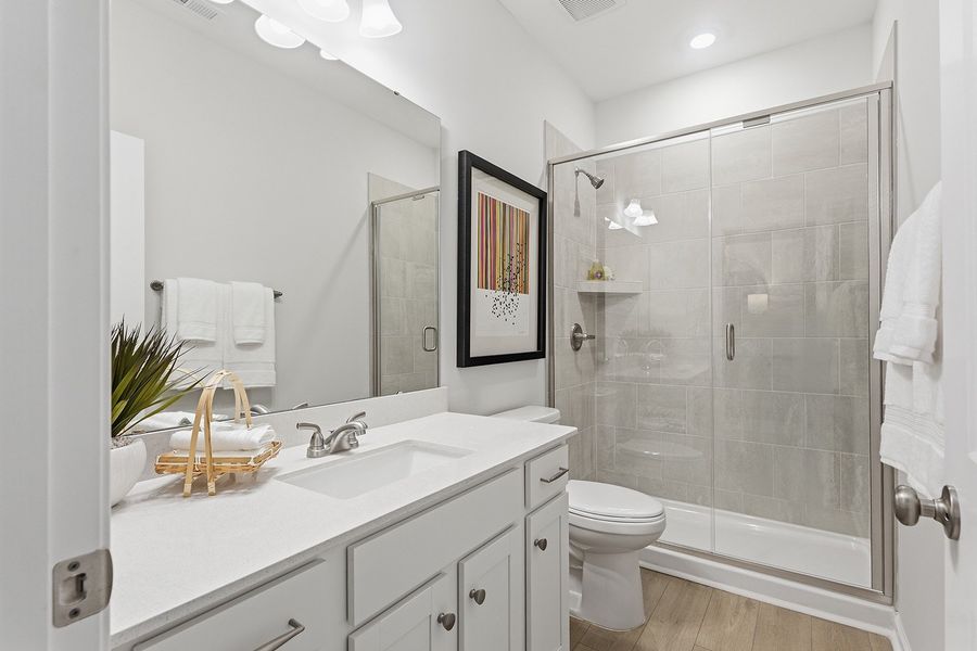 Gwinnett II | Secondary Bathroom Gwinnett II | Secondary Bathroom