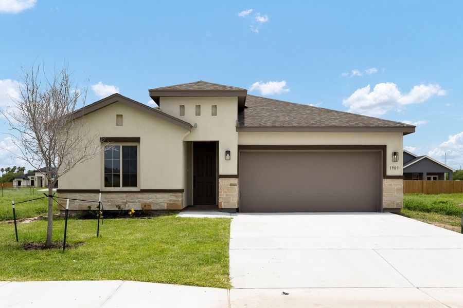 Front exterior of a home in the Paloma Ranch community, located in Harlingen, TX (Image 27).
