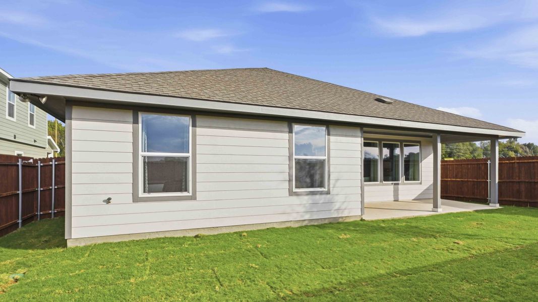 Exterior details of a home in Blaire Lake, Tyler (Image 3).