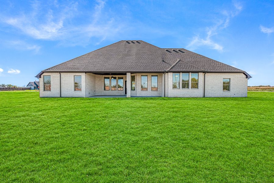 Exterior details of a home in Levante, Waxahachie (Image 4).