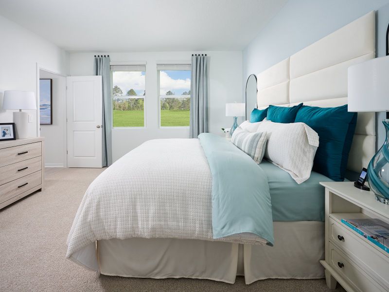 Primary bedroom in the Everglade floorplan modeled at Hamilton Bluff