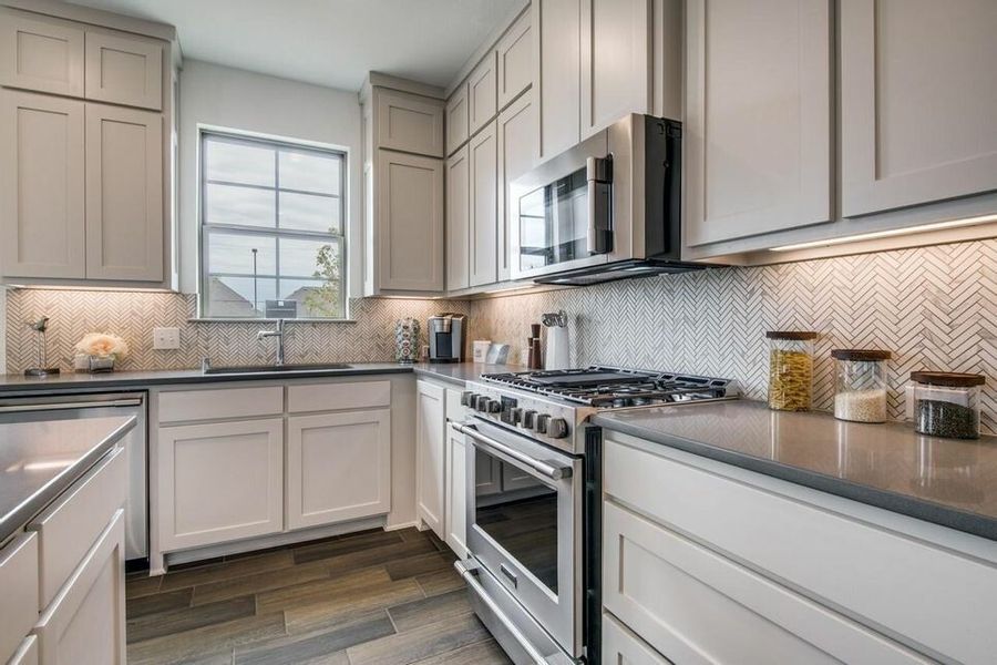 Image 4 of the Ridge View Villas community in McKinney, TX.