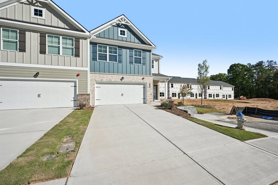 Front exterior of a home in the Chastain Heights community, located in Woodstock, GA (Image 16).