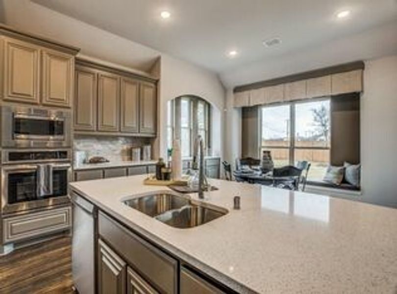 Image 14 of the Queensgate community in Mansfield, TX.