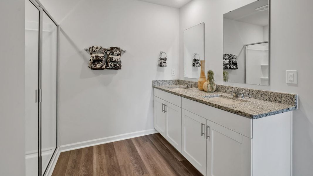 Furnished interior in a model home at Mariners Reach in Bolivia (Image 20).