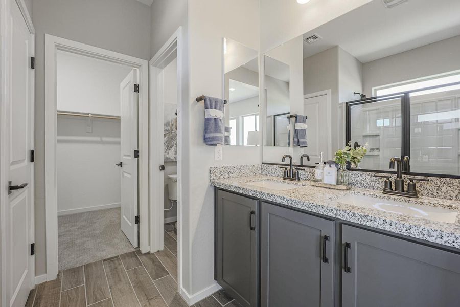 Primary Bathroom | Inspirada | Marketside Tercera | Verrado | New homes in Buckeye, Arizona | Landsea Homes Primary Bathroom | Inspirada | Marketside Tercera | Verrado | New homes in Buckeye, Arizona | Landsea Homes