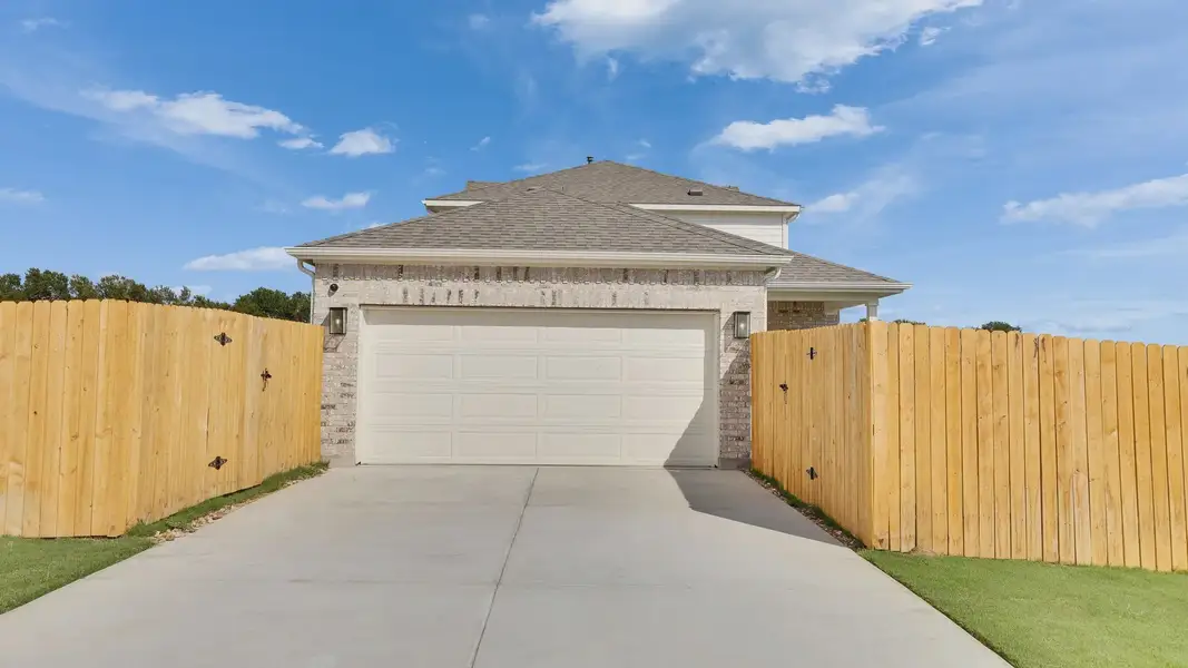 Exterior details of a home in Creeks Crossing, Elgin (Image 4).