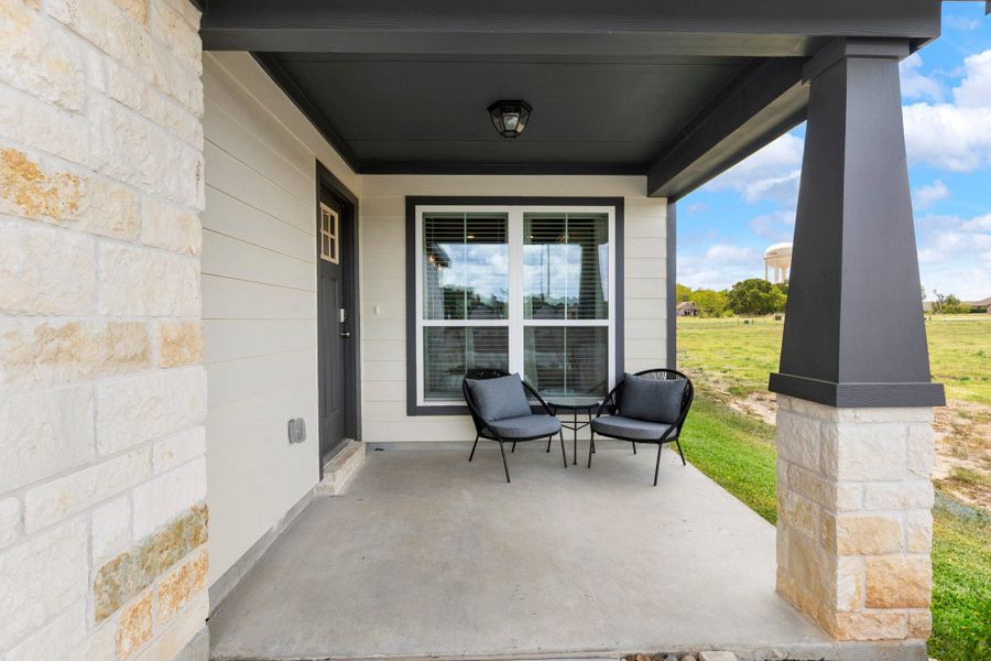 Exterior details of a home in Hilltop Heights, Waco (Image 3).