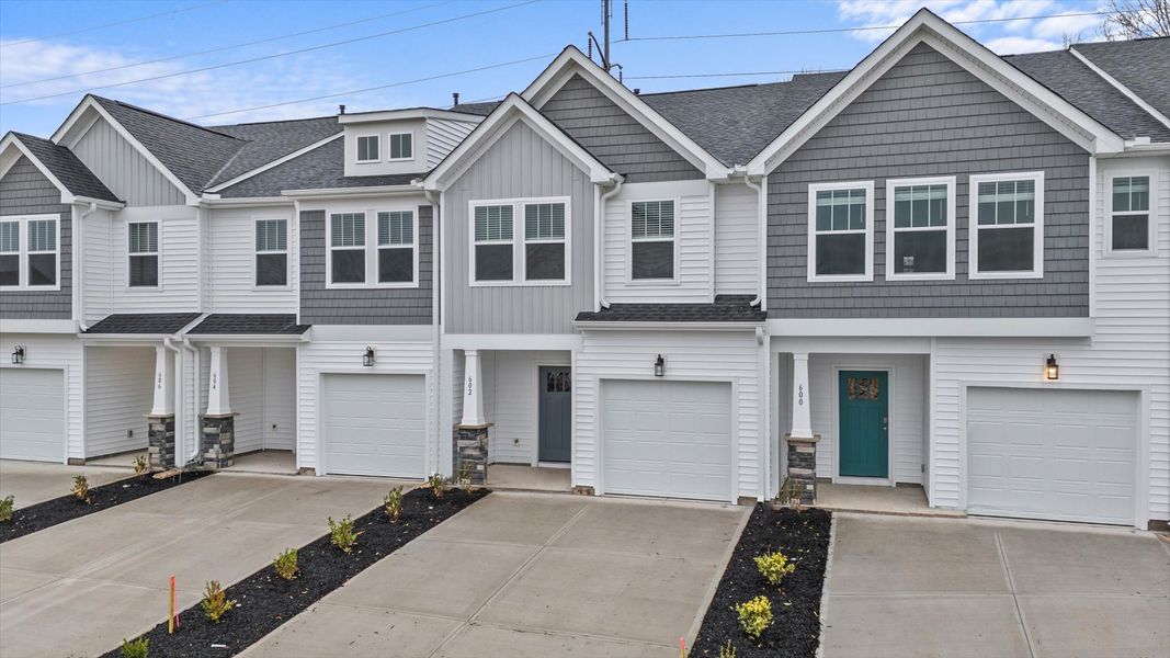 Image 22 of the Gresham Station community in Simpsonville, SC.