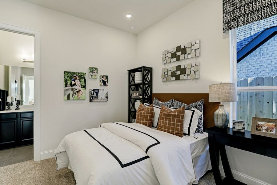 Image 32 of the Del Bello Lakes 70 Series community in Manvel, TX.