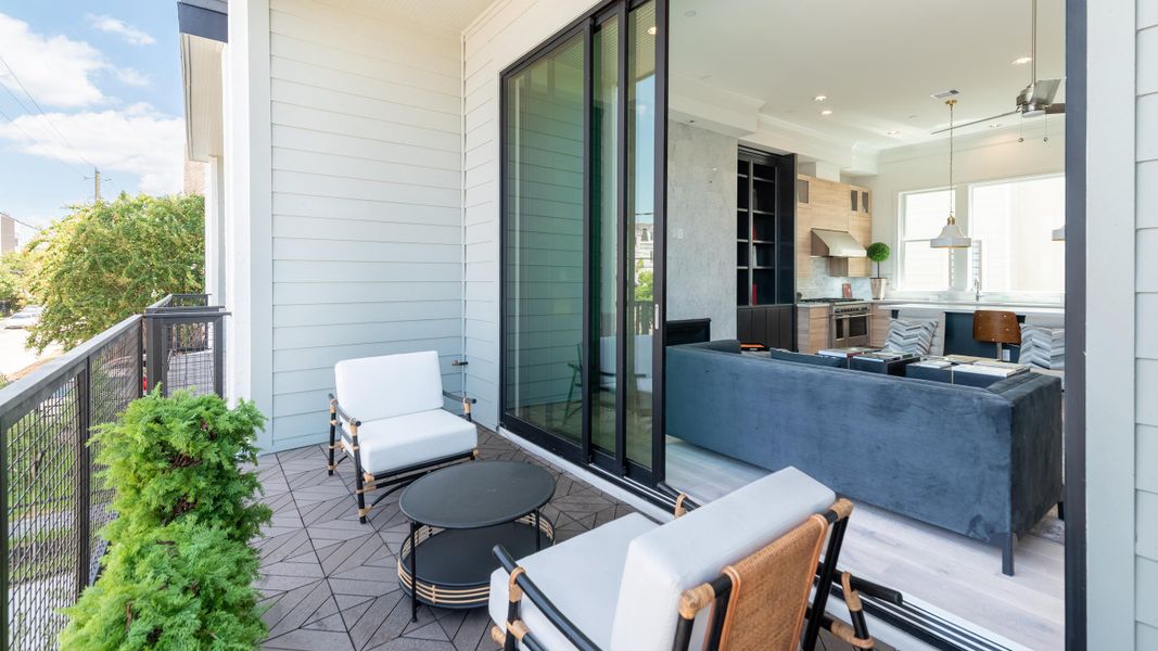 Exterior details of a home in Crocker Street, Houston (Image 3).