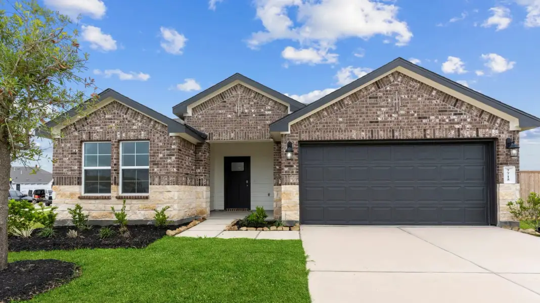 Front exterior of a home in the Magnolia Trails community, located in Alvin, TX (Image 3).