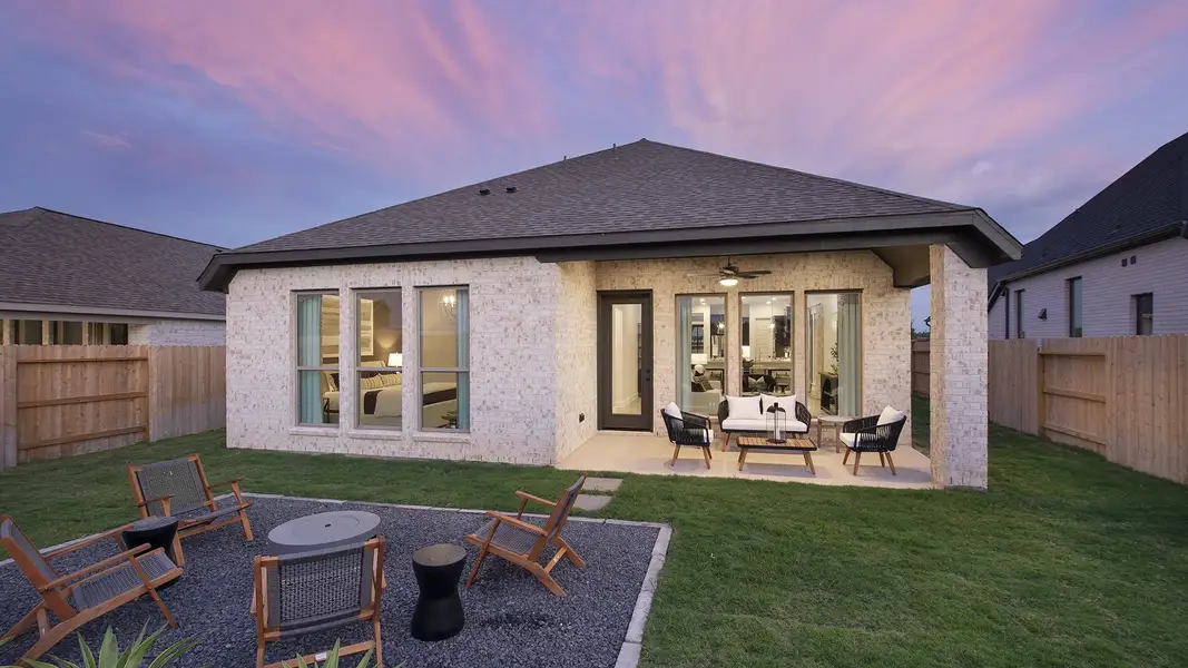 Exterior details of a home in Everly 45', Hockley (Image 4).