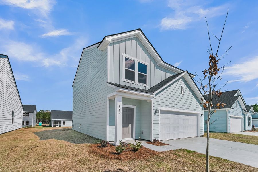 Exterior details of a home in Tea Farm, Ravenel (Image 12).