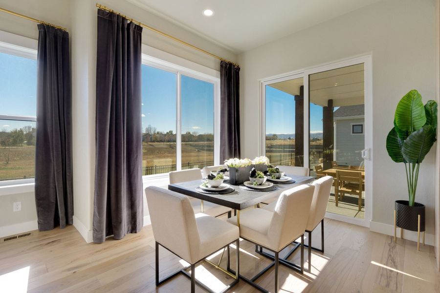 The Aurora Highlands,80019