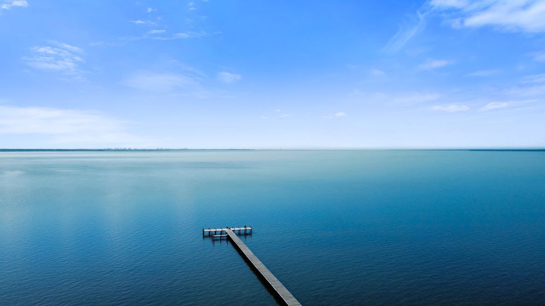 Natural surroundings and green spaces near Steamboat Landing in Freeport, FL (Image 4).