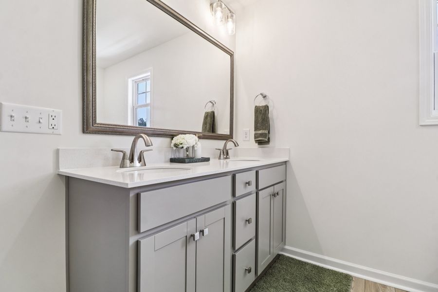 Crestfall II - Master Bath