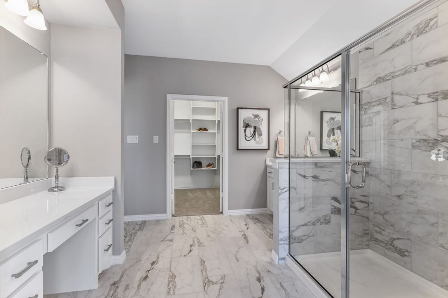 Castle Hills Northpointe Townhomes Main Bathroom by American Legend Homes