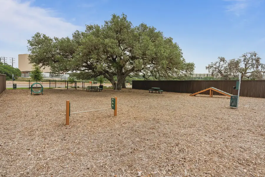 Community amenity available to residents of Centero at Stone Oak in San Antonio (Image 6).