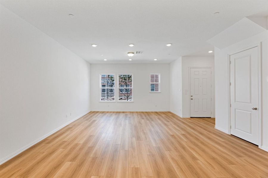 Image 49 of the Legends Crossing - Bungalows community in Irving, TX.