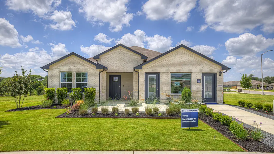 Front exterior of a home in the Arroyo Ranch community, located in Seguin, TX (Image 3).