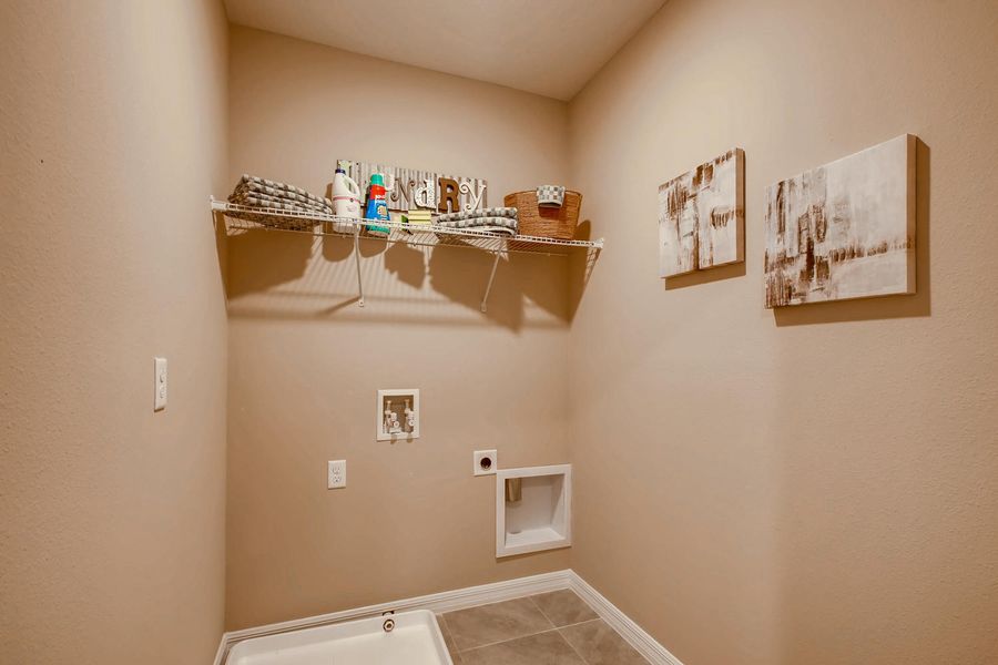 Image 8 of the Oak Pointe Townhomes community in Apopka, FL.