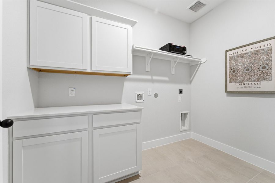 Furnished interior in a model home at Ashland in Angleton (Image 53).