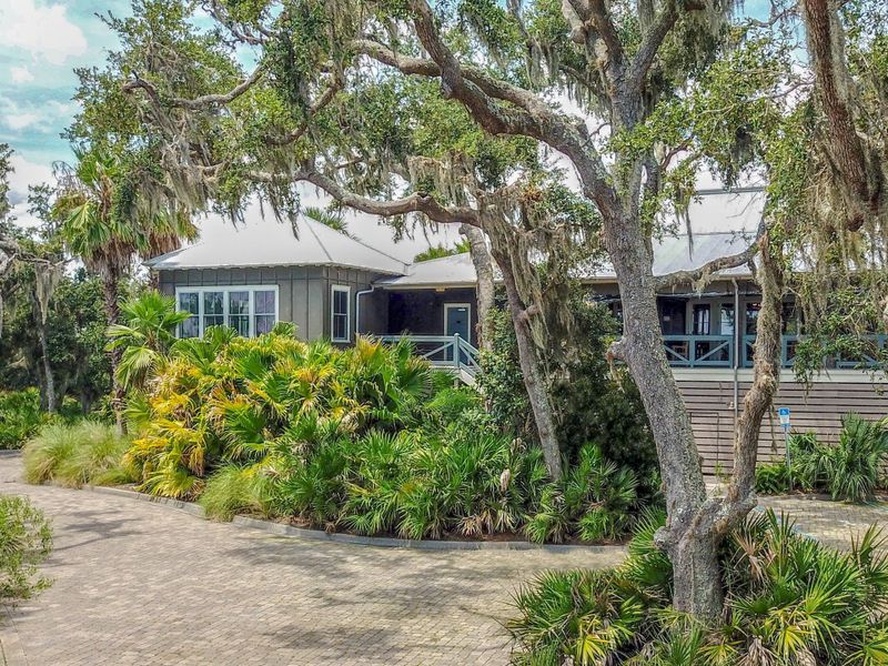 Front exterior of a home in the Oyster Bay Harbour community, located in Fernandina Beach, FL (Image 6).