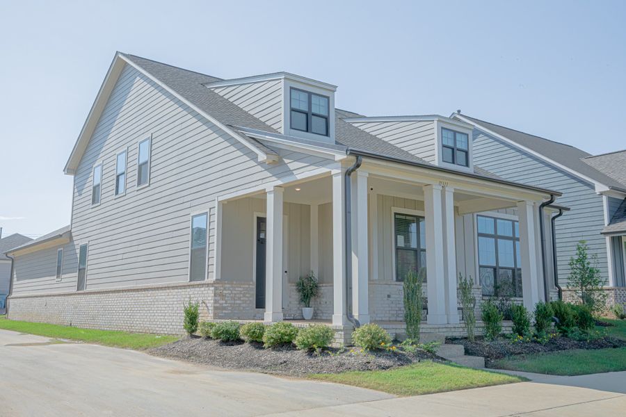 Exterior details of a home in Myers Park, Arlington (Image 5).