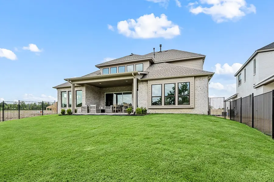 Exterior details of a home in Park Hills, Rockwall (Image 4). Exterior details of a home in Park Hills, Rockwall (Image 4).