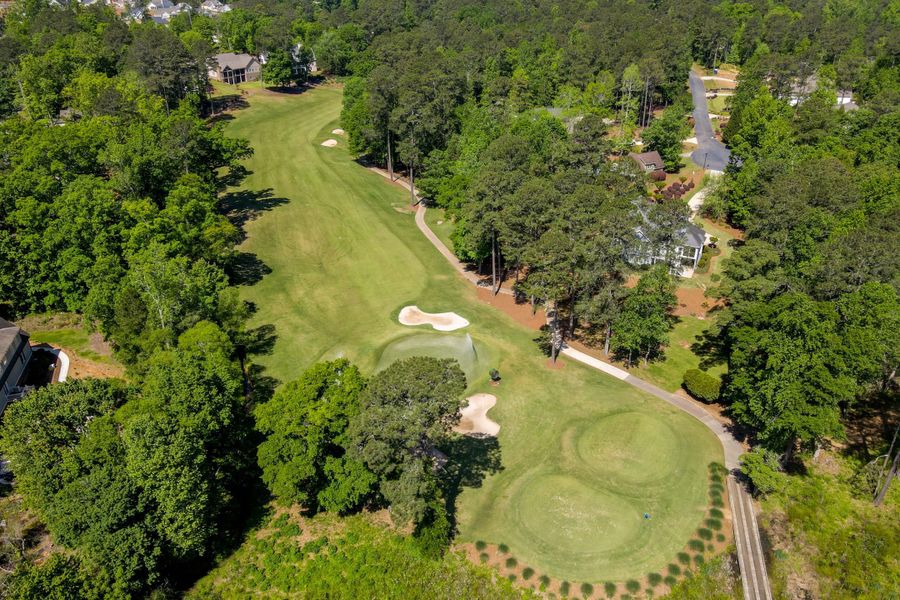 Natural surroundings and green spaces near Club Cottages at Harbor Club in Greensboro, GA (Image 12).
