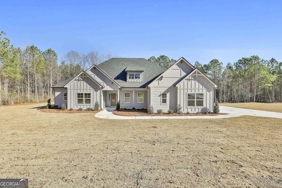 Front exterior of a home in the Wild Fern Reserve community, located in Newnan, GA (Image 11).