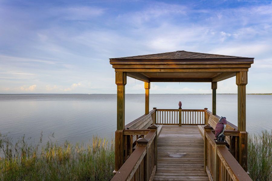 Image 13 of the Hull Island at Oakland community in Oakland, FL.