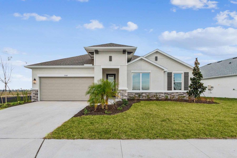 Front exterior of a home in the Southwind – Executive Series community, located in Plant City, FL (Image 4).