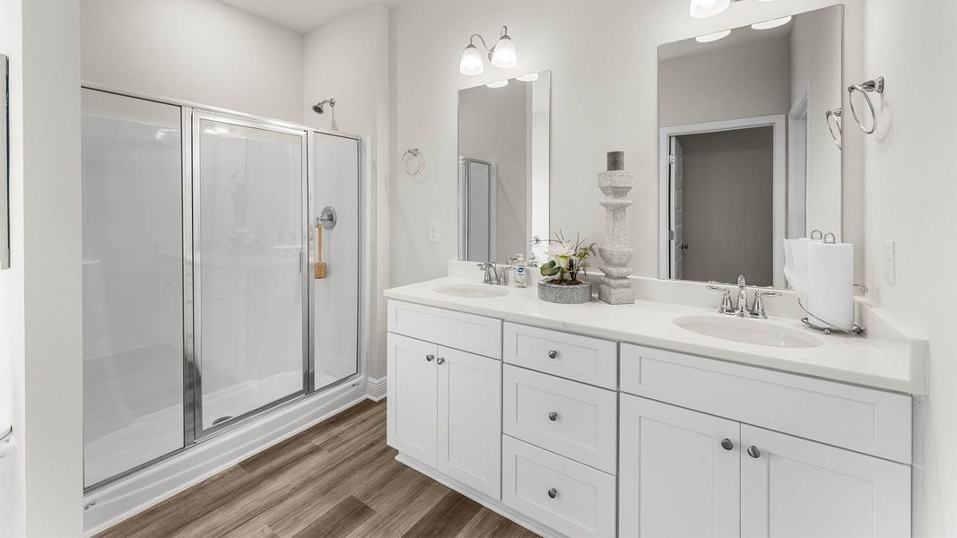 Furnished interior in a model home at Titus Park in Panama City (Image 10).